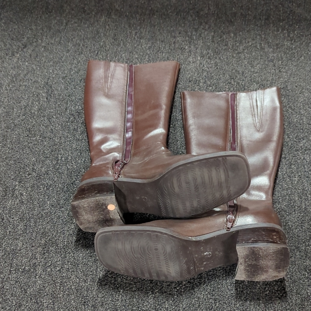 Elegant Brown Leather Heeled Boots